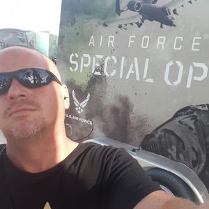 Meet your Posher, Derick